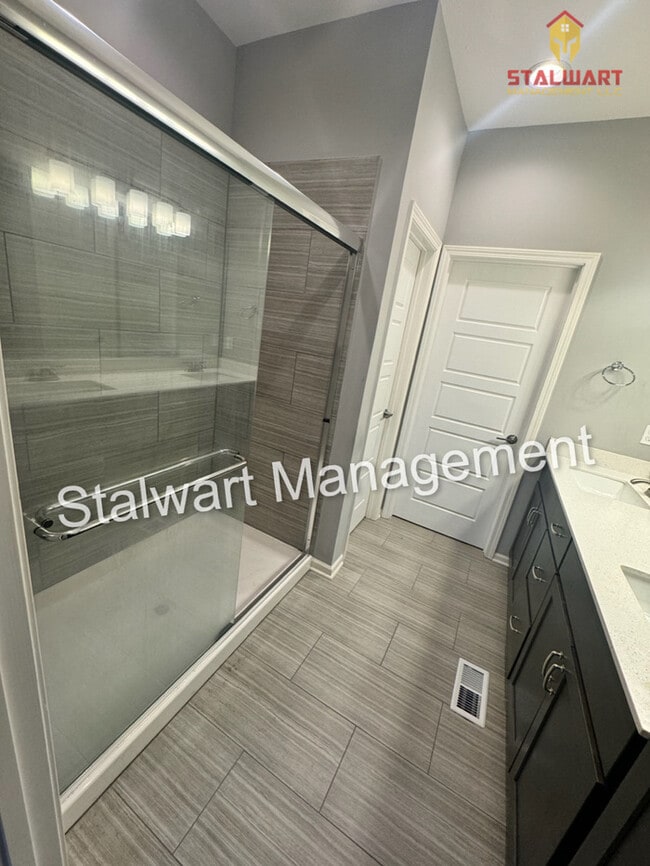 Building Photo - Maintenance free living in Blue Valley School district