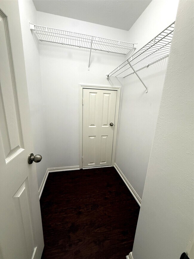 Building Photo - 6023 Barany Ct