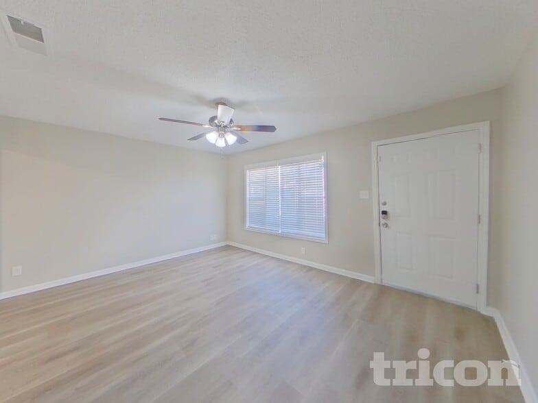 Building Photo - 737 SE 3rd St