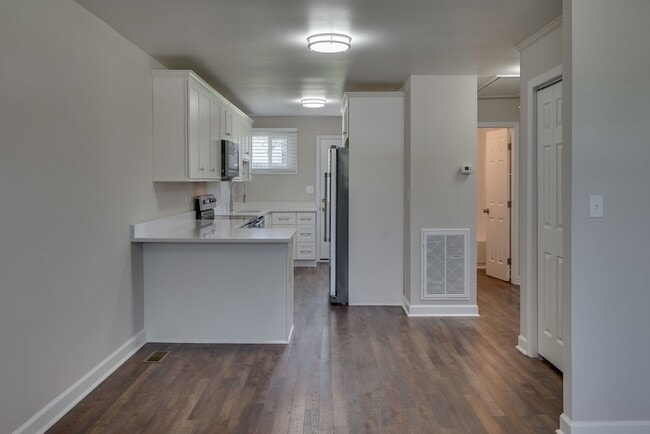 Building Photo - 405 Figuers Dr