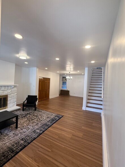 Building Photo - 4928 Sciota St