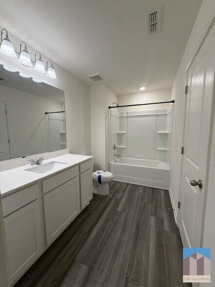 Building Photo - 3530 Condor Ct SW