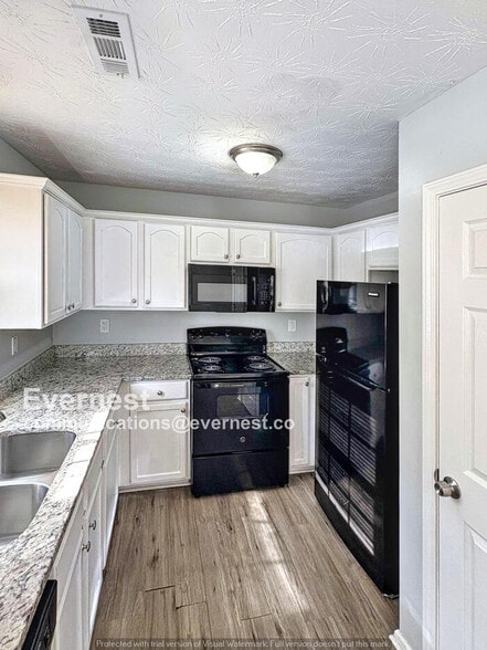 Building Photo - 1997 Oak Terrace Dr SE