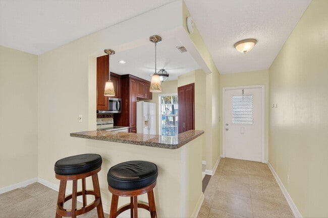 Building Photo - 374 Bennington Ln