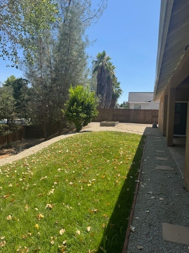 Building Photo - Stunning Westside Home with Landscaping!