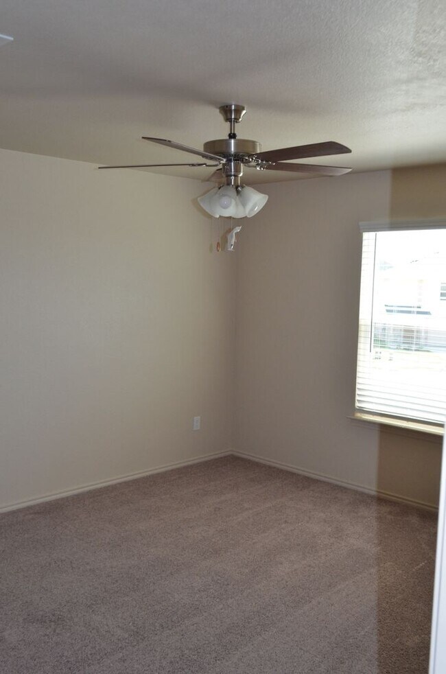 Building Photo - 1709 Montell St