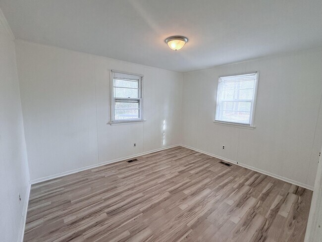 Building Photo - 131 Cole Dr