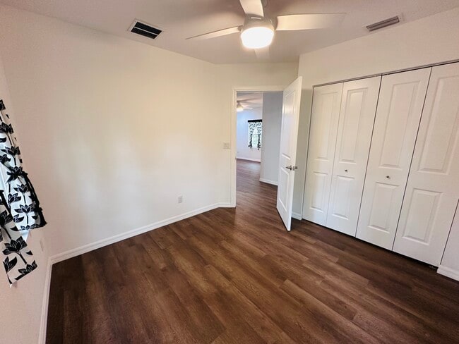 Building Photo - 329 NE 2nd St