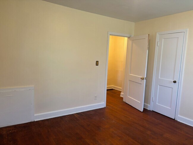 Building Photo - 1915