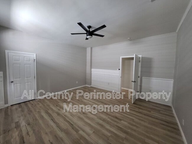 Building Photo - 1249 Duncan Ave