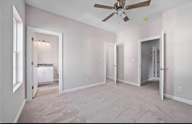 Building Photo - 833 A Ave