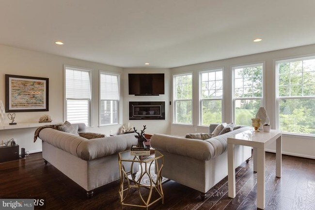 Building Photo - 42558 Stratford Landing Dr