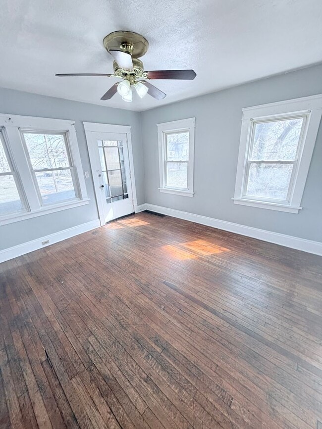Building Photo - 1114 E 64th St