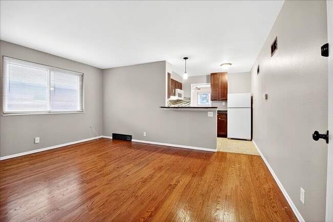 Building Photo - Eeeeeeeeee!