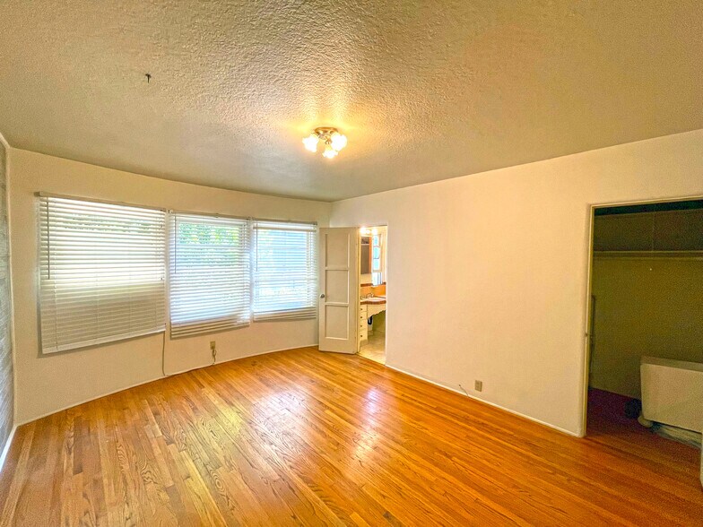 Building Photo - 1700 Don Carlos Ave