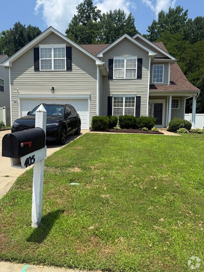 Building Photo - Charming 4-Bedroom 2.5 Bathroom Home locat...