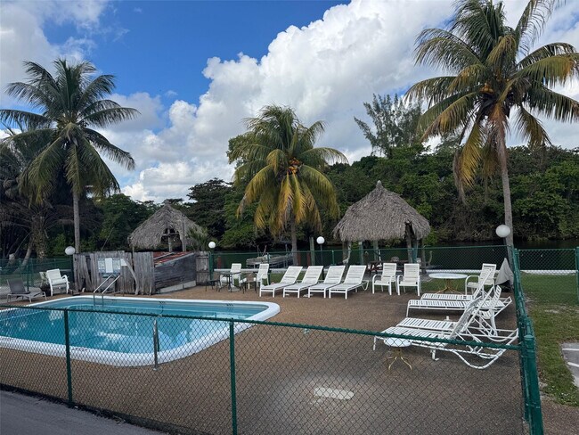 Building Photo - 3211 SW 44th St