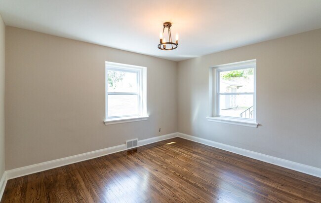 Building Photo - Rare 4 bed Gem in Marple Newtown