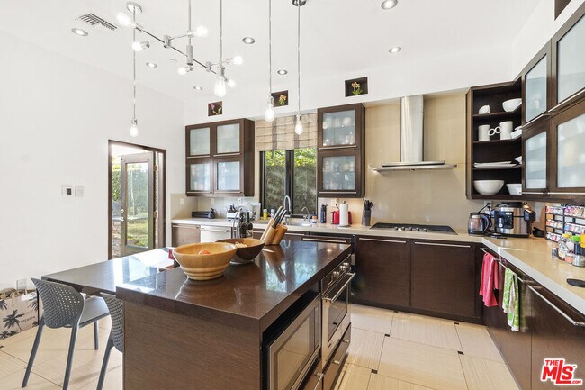 Building Photo - 2473 La Condesa Dr