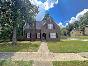 Building Photo - Large 4 bedroom in Highland!