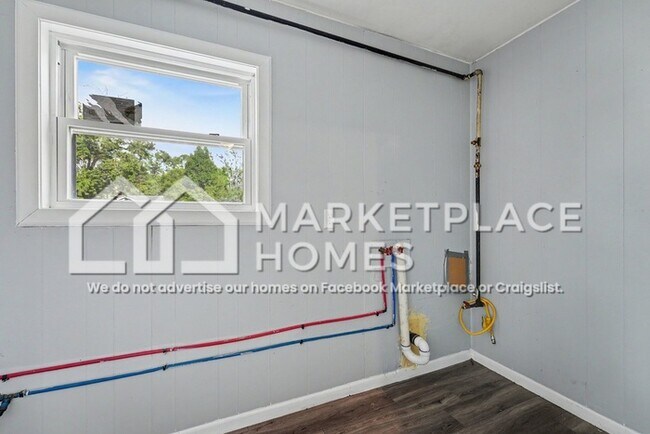 Building Photo - 7432 Beech Ave