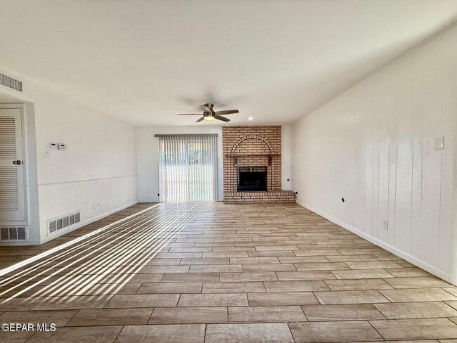 Building Photo - 10833 Cardigan Dr