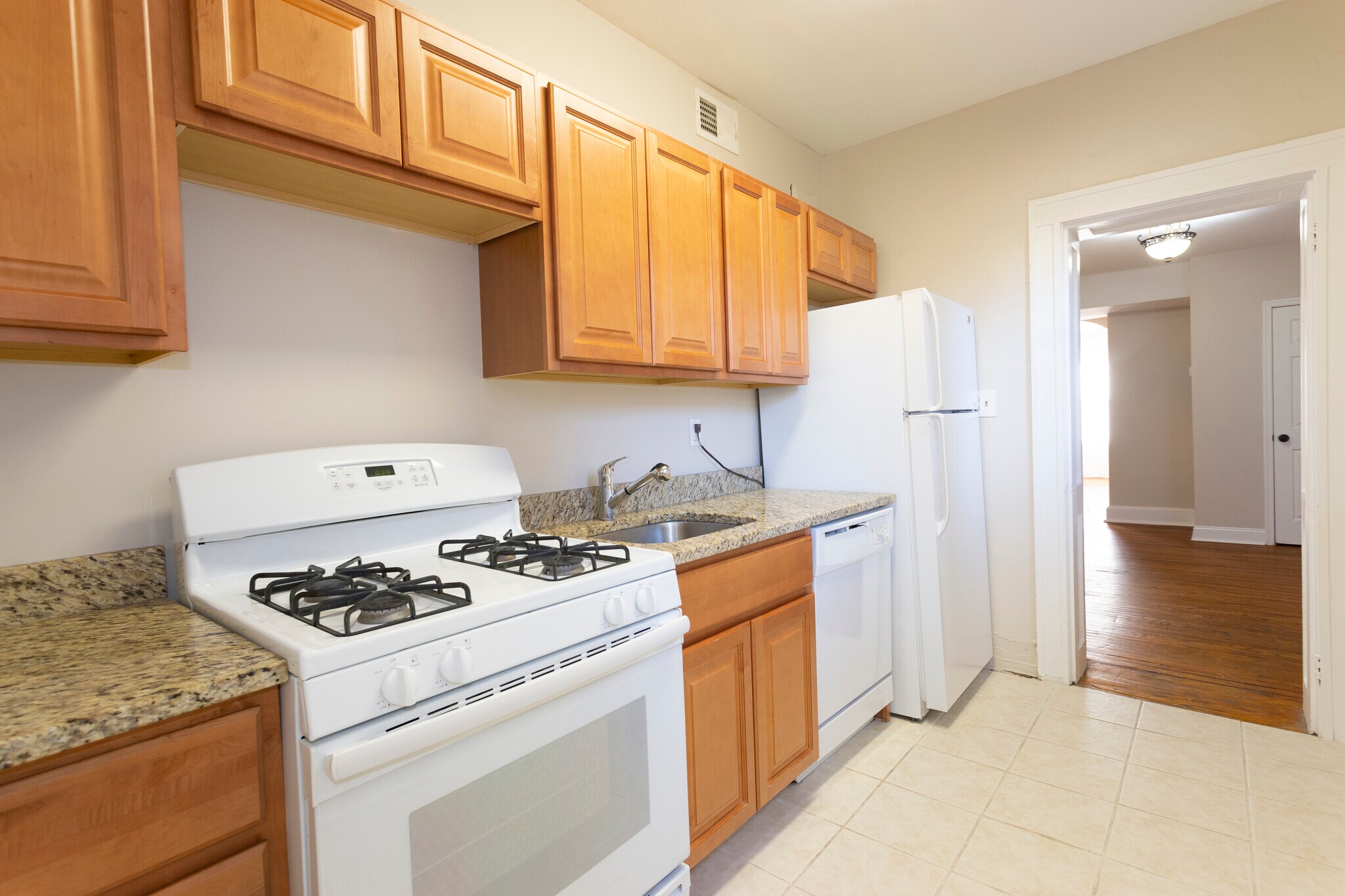 Kitchen with pantry - 300 E 32nd St