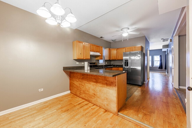 Building Photo - 2446 W 69th St