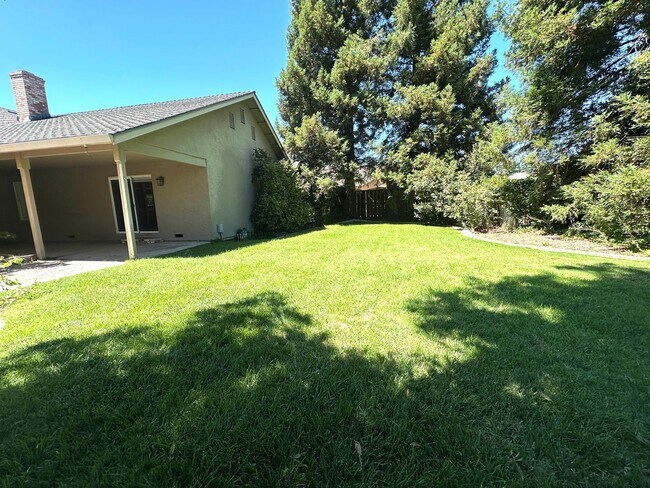 Building Photo - Beautiful 3-Bedroom Home with Open Floor Plan & Private Backyard