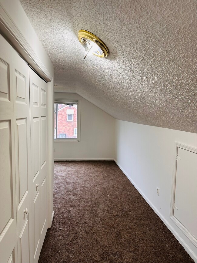 Building Photo - 18071 Albion Ave