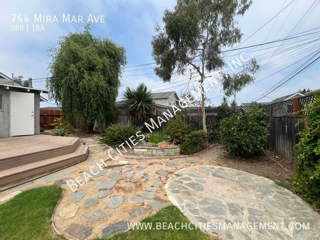 Building Photo - 744 Mira Mar Ave