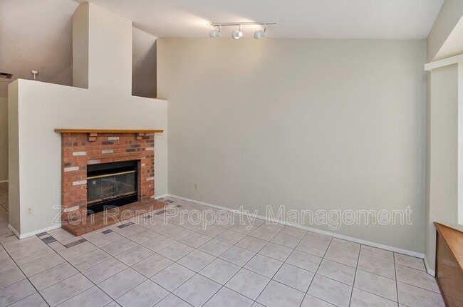 Building Photo - 5802 E Enrose St