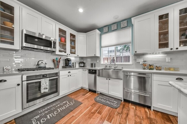 Building Photo - Beautifully updated 3-bedroom home close to shopping