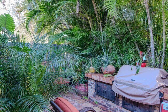 Building Photo - 8044 NW 41 Ct