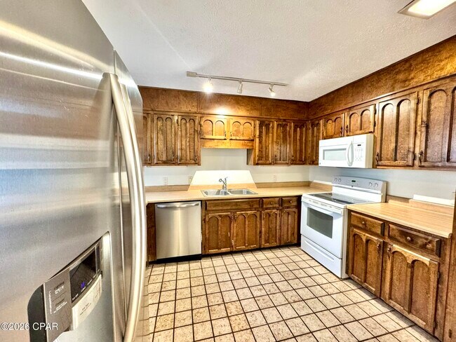 Building Photo - 300 Cherry St