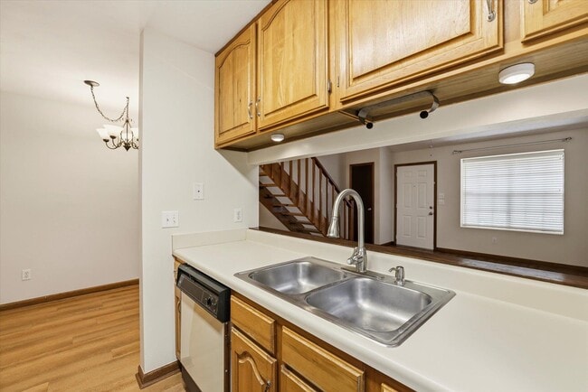 Building Photo - 2658 Millbank Dr