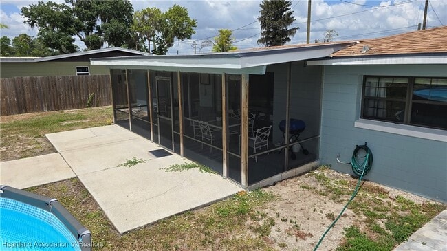 Building Photo - 639 Killarney Dr