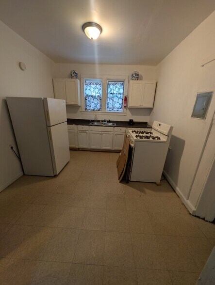 Building Photo - 240 Timon St