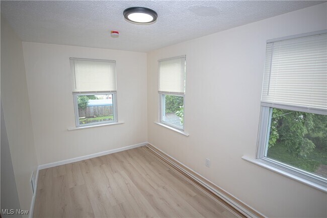 Building Photo - 3219 W 86th St