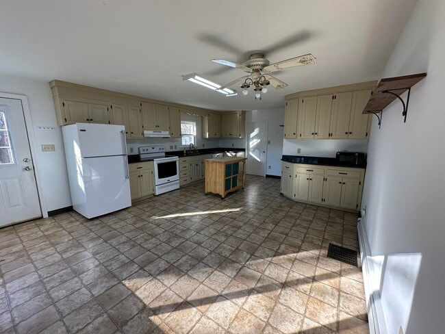 Building Photo - 1 Ellsworth St