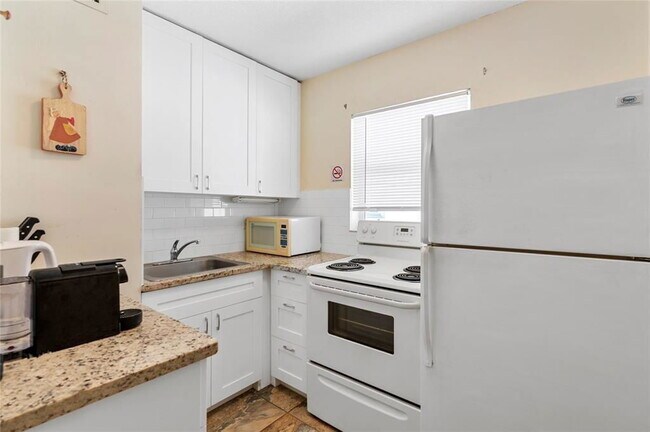 Building Photo - 3225 NE 16th St