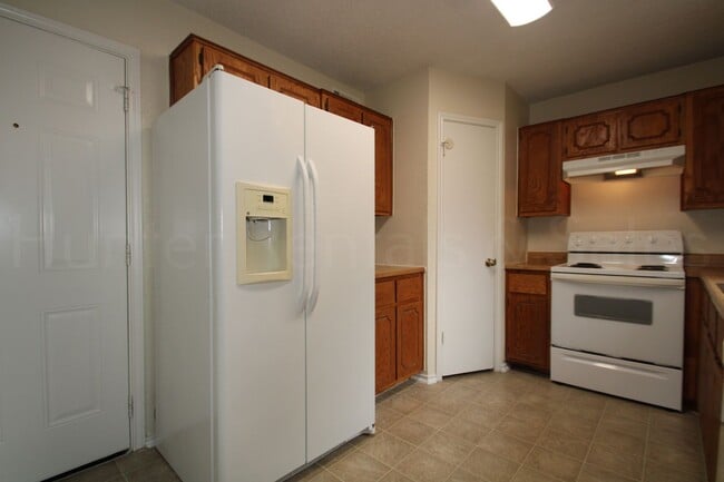 Building Photo - Check Out This Home!