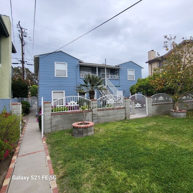 Building Photo - 2100 Cabrillo Ave