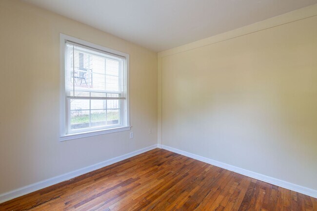 Building Photo - 4-Bedroom Rental in Prime Hapeville Location