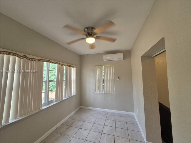 Building Photo - 28 NE 49th St