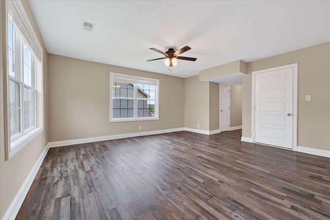 Building Photo - Pet Friendly Three Bedroom!