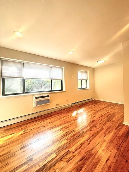 Building Photo - 6954 N Sheridan Rd