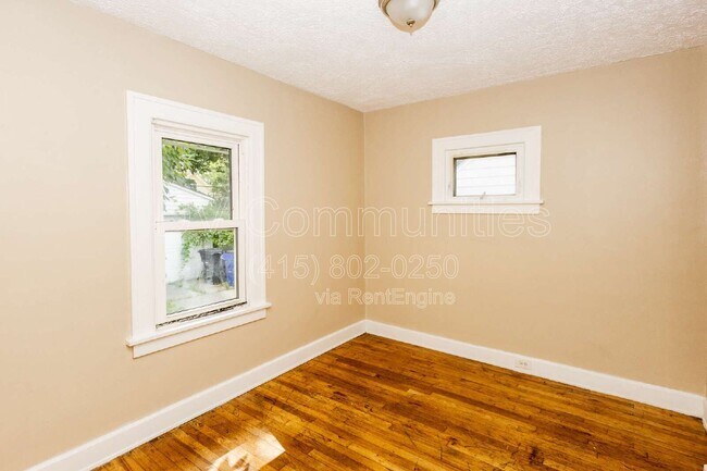 Building Photo - 3849 W 135th St