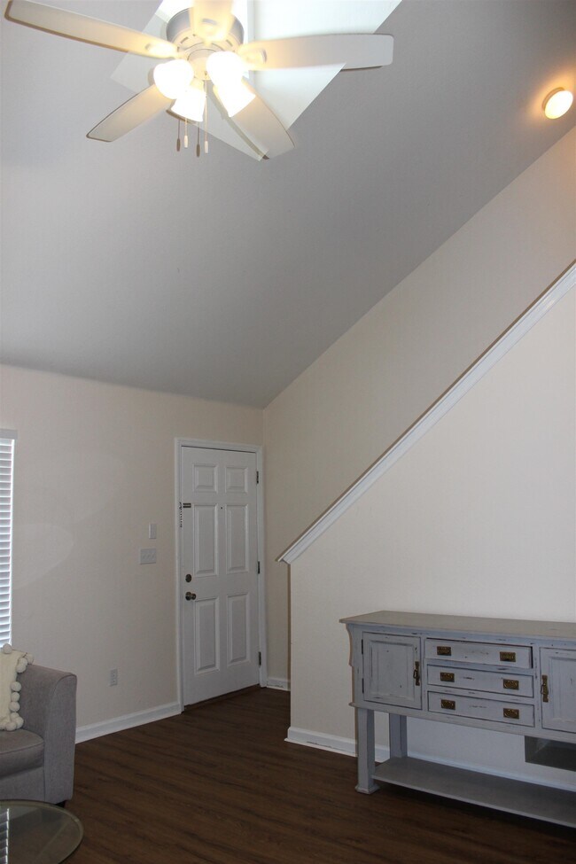 Building Photo - 4434 Gearhart Rd