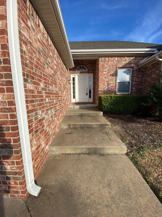 Building Photo - 221 Milas St